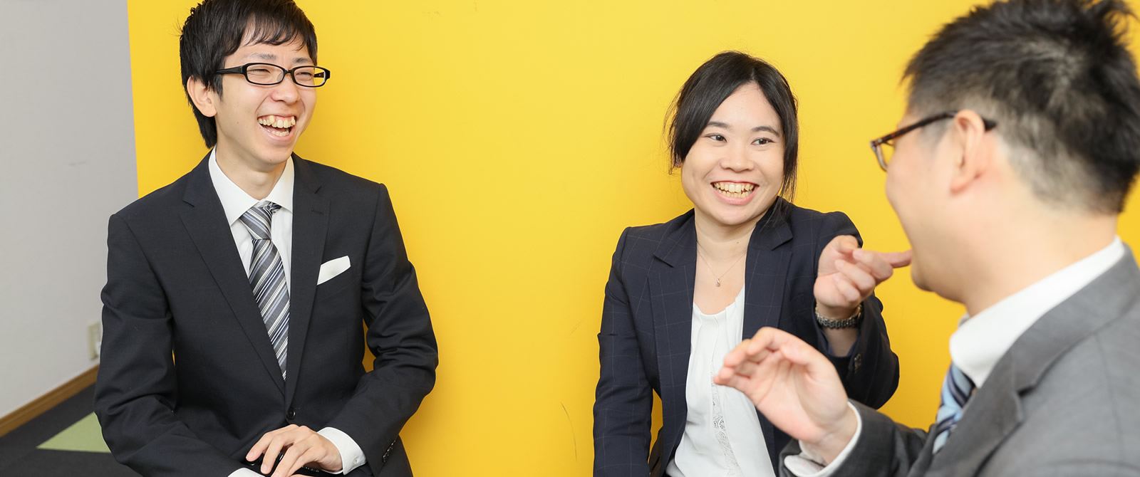 生徒と向き合うITTO個別指導学院のスタッフ